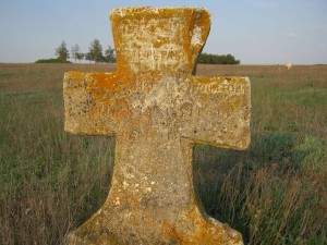 Крест на кладбище села Шестерня